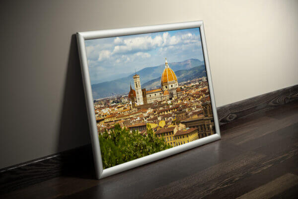 Die Mitten in der malerischen Altstadt erhebt sich ein architektonisches Meisterwerk, das die Jahrhunderte überdauert hat - die Kathedrale von Florenz.