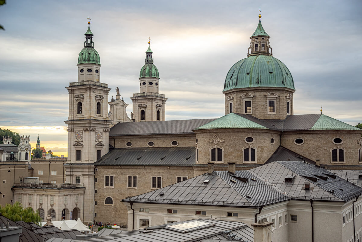 Dom zu Salzburg vom Stiegl-Keller aus zu sehen