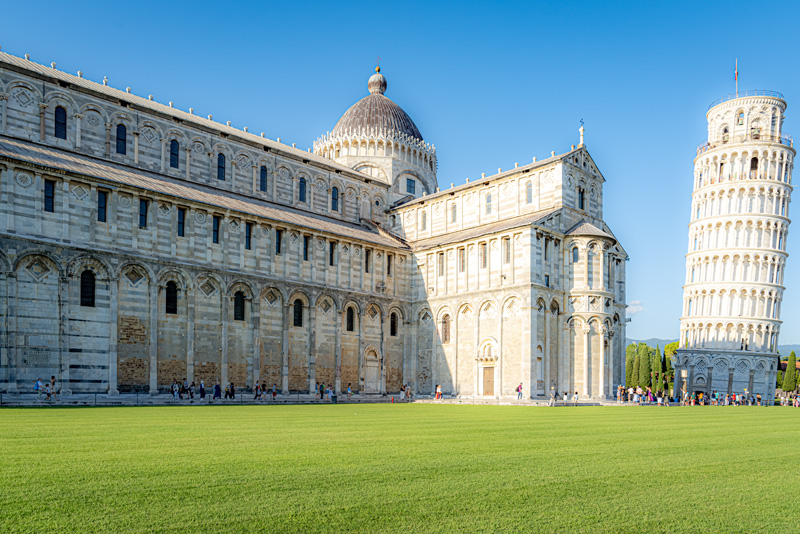 Pisa und in der schiefe Turm liegen ebenso in der Toskana