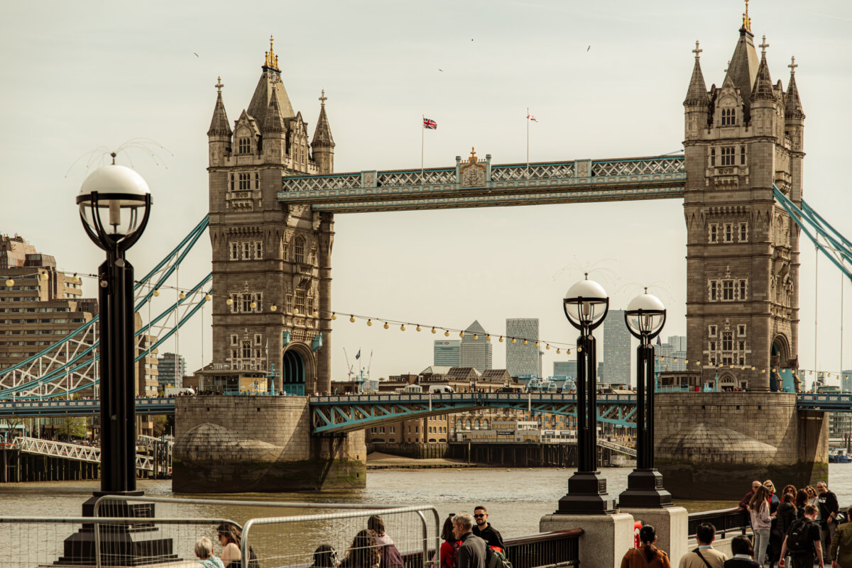 Blick vom Südufer auf die  Tower Bridge